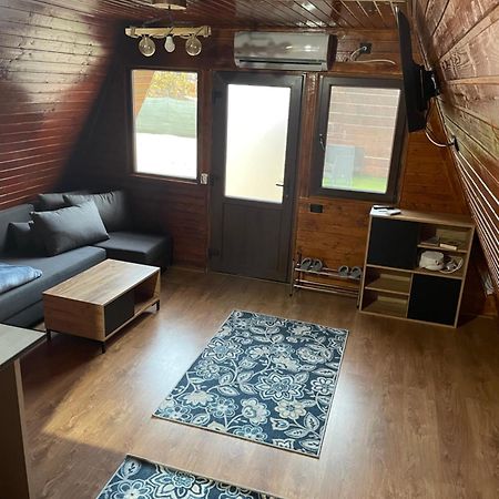 Cabana Tip A La 300 M De Castel هونيدوارا المظهر الخارجي الصورة