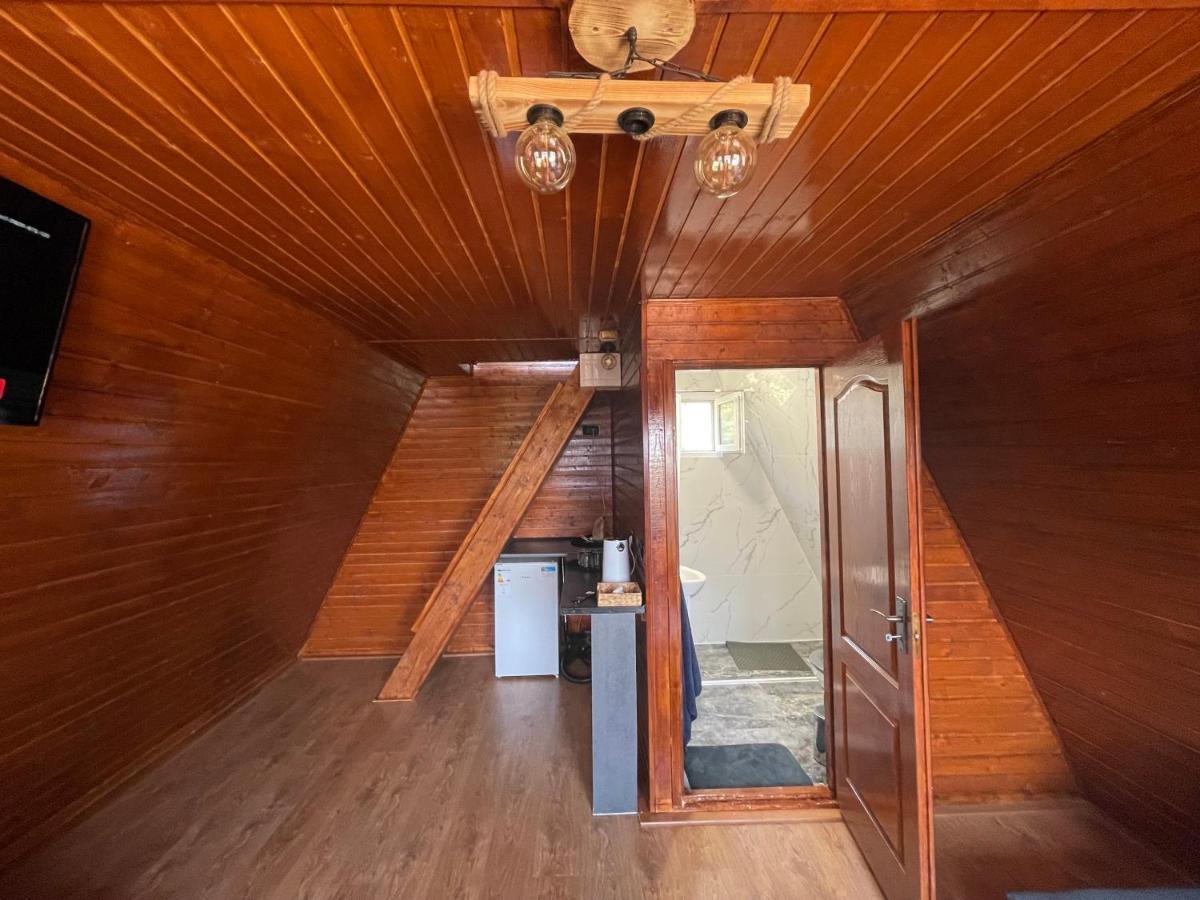Cabana Tip A La 300 M De Castel هونيدوارا المظهر الخارجي الصورة