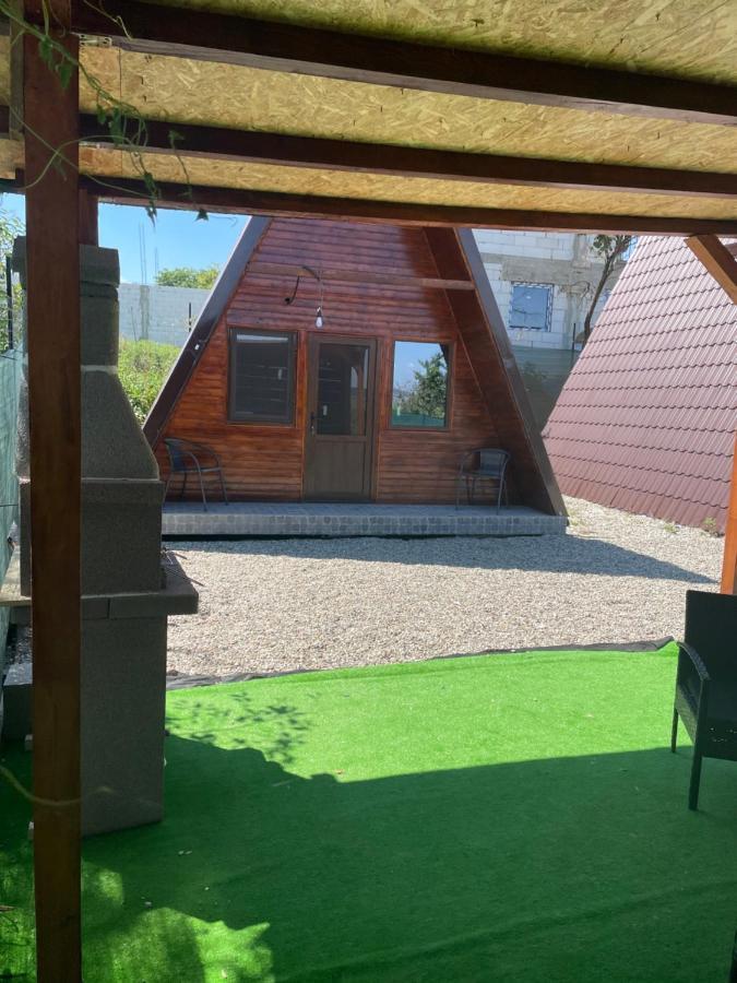 Cabana Tip A La 300 M De Castel هونيدوارا المظهر الخارجي الصورة