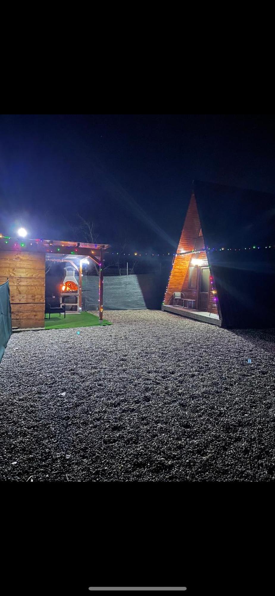 Cabana Tip A La 300 M De Castel هونيدوارا المظهر الخارجي الصورة