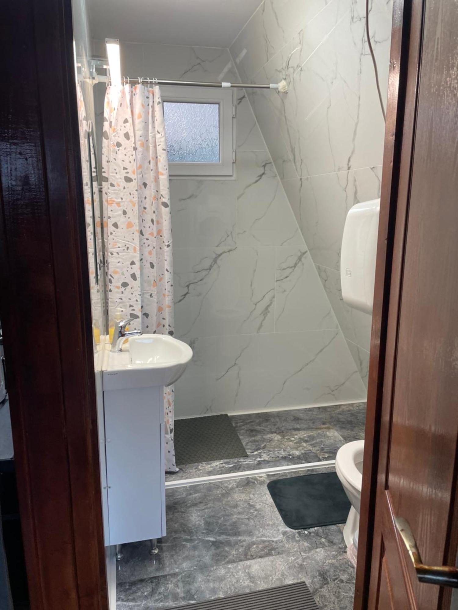 Cabana Tip A La 300 M De Castel هونيدوارا المظهر الخارجي الصورة